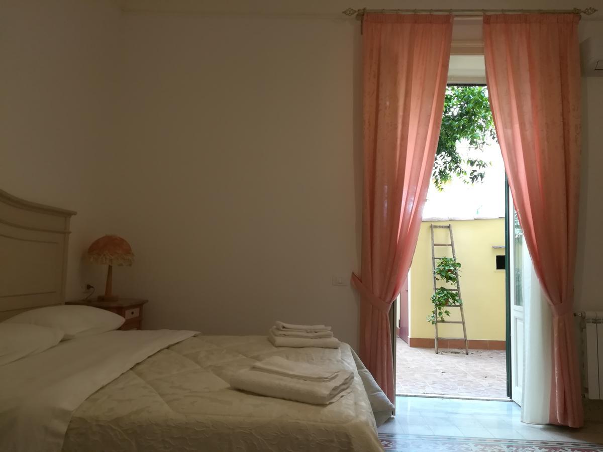 Le Rose Del Viale Bed & Breakfast Palermo Exterior photo