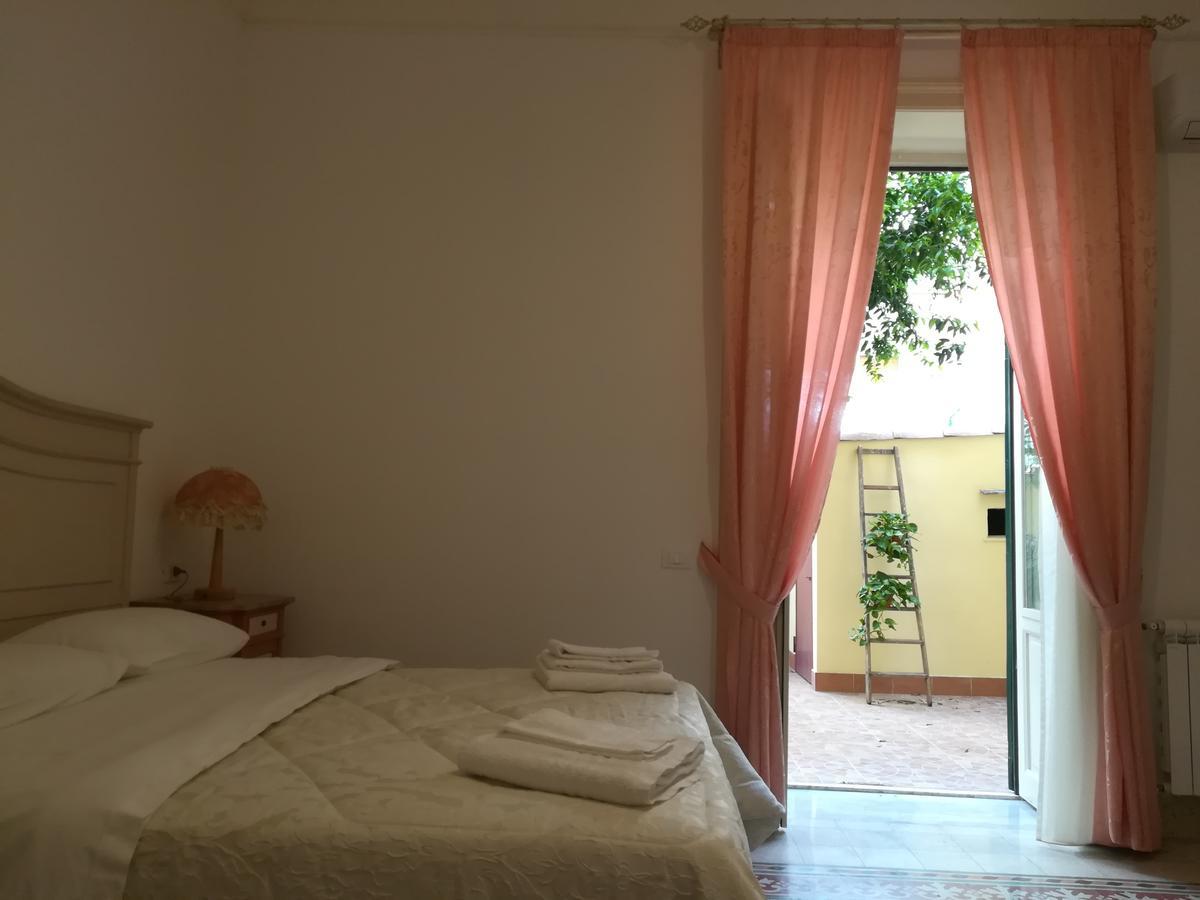 Le Rose Del Viale Hotel Palermo Exterior photo