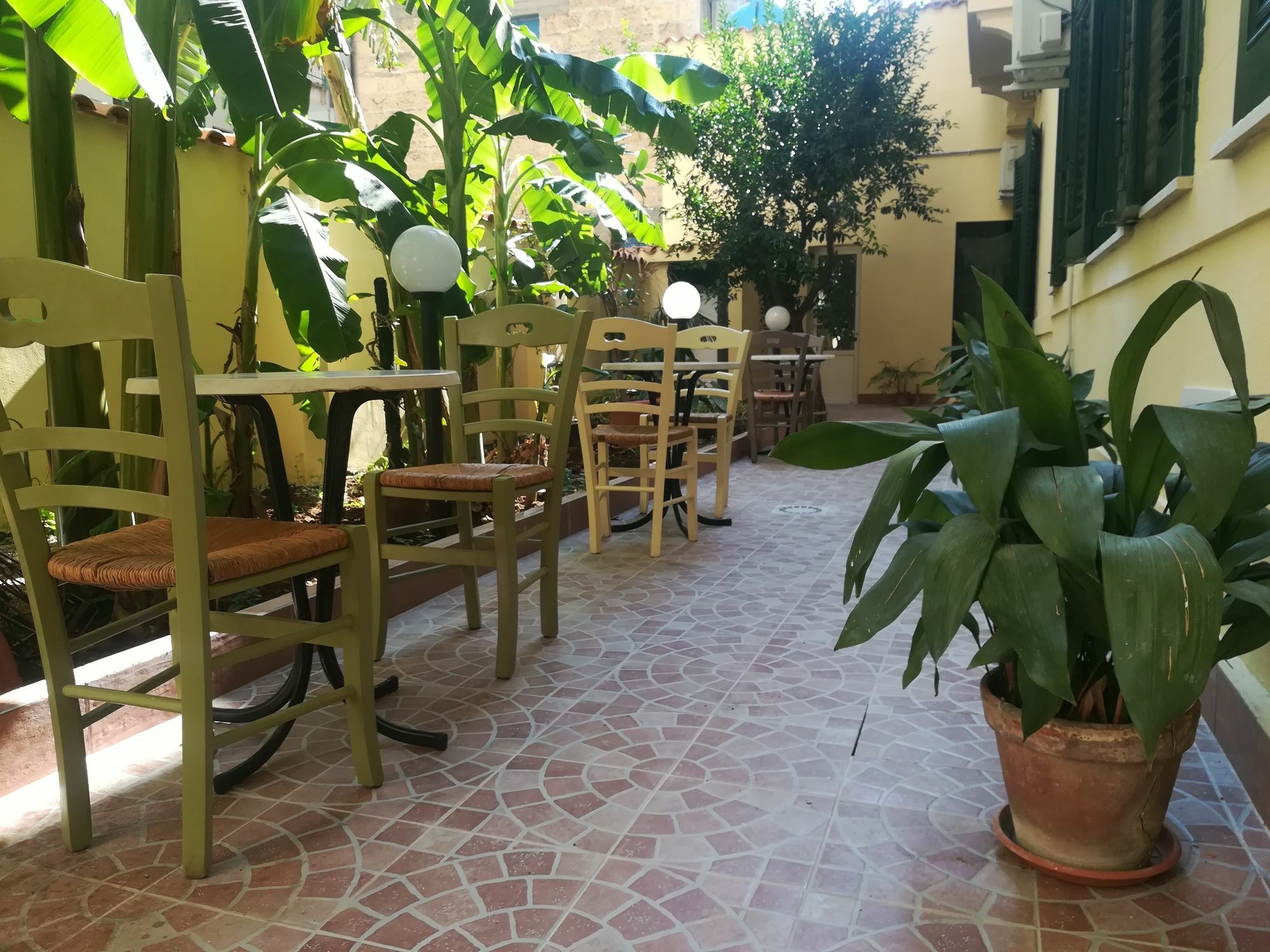 Le Rose Del Viale Bed & Breakfast Palermo Exterior photo